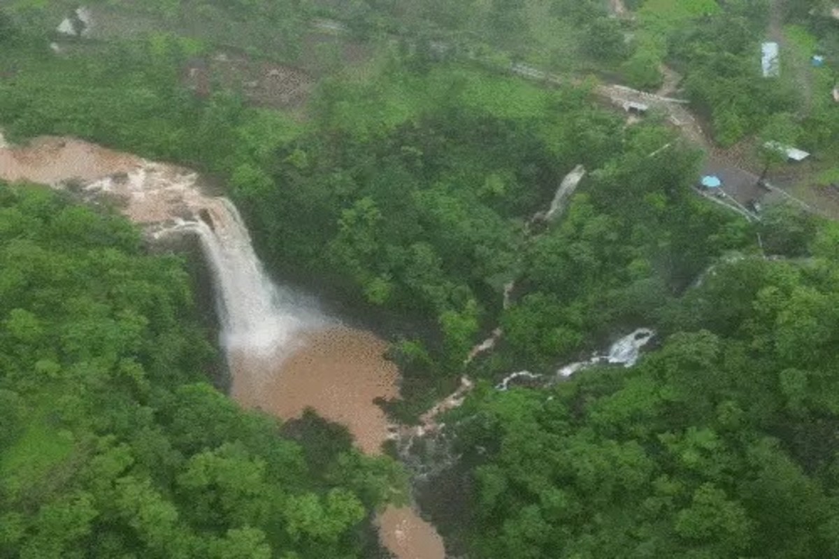 Queen Necklace Waterfall