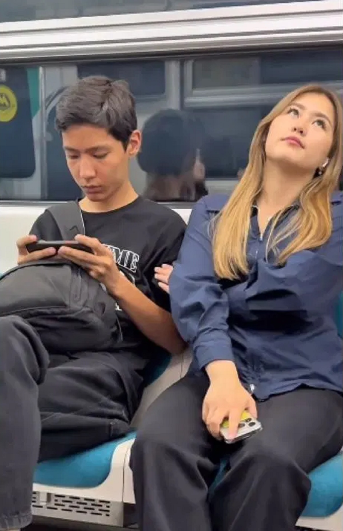 Metro Train Viral Video: