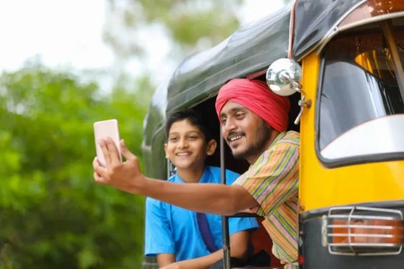 અમદાવાદ રામોલમાં સ્કૂલ રીક્ષાચાલકની ગંદી હરકતોનો પર્દાફાશ 3 Ahmedabad School Rickshaw Crime 2.jpg