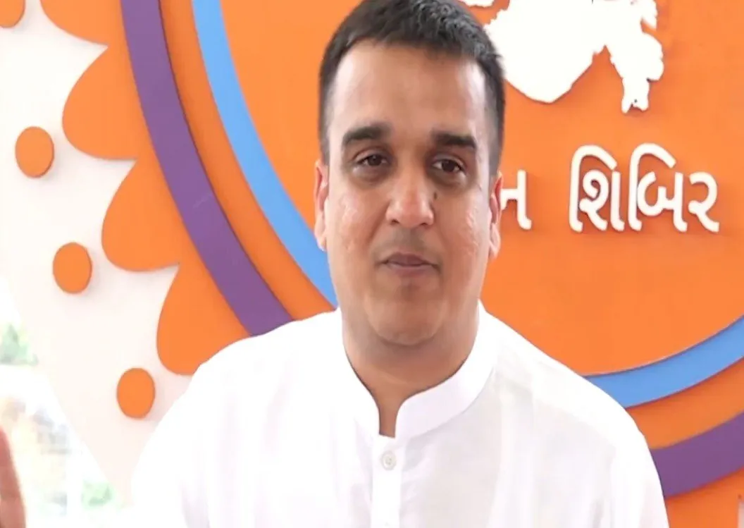 ગુજરાતની 12મી ચિંતન શિબિર ગરમાઈ : વ્યવસ્થા-ભોજન મુદ્દે રાજકારણ 2 harsh sanghvi dharampur ashram controversy 1.jpeg