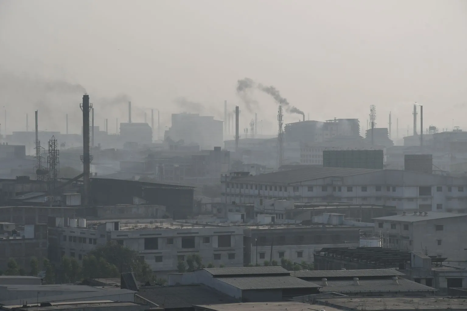 સુરતમાં AQI 200 પાર, નાગરિકોના આરોગ્ય પર વધતો ગંભીર ખતરો 3 surat air pollution aqisurat air pollution aqi 2.png