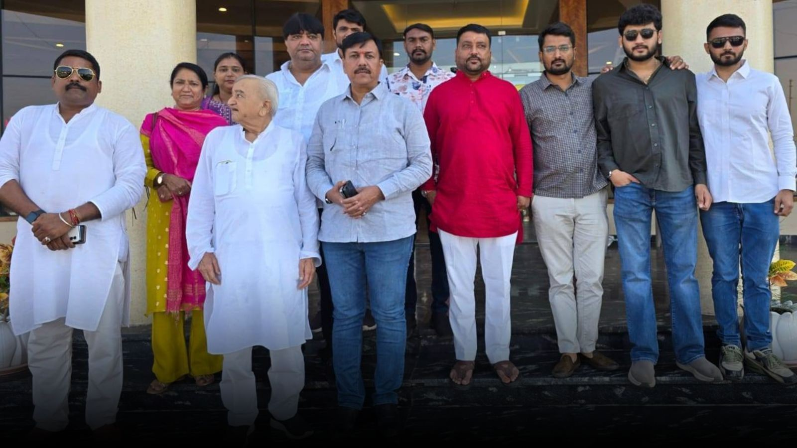 AAP MLA પર હુમલા બાદ વાયરલ ફોટાઓએ રાજકીય ષડયંત્રની શંકાઓ ઊભી કરી 3 Gopal Italia shoe attack case 1