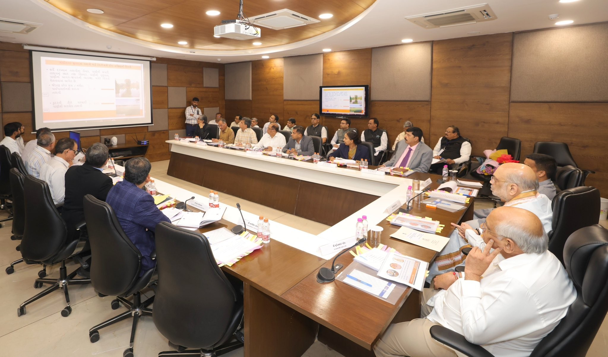 ગાંધીનગરમાં તળાવોના ઇન્ટરલિંકિંગ પ્રોજેક્ટ પર અમિતભાઈ શાહની અધ્યક્ષતામાં ઉચ્ચસ્તરીય બેઠક 3 amit shah lake interlinking project 1