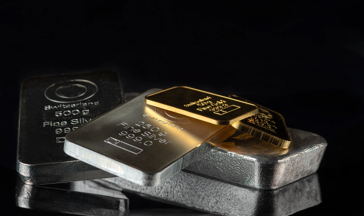 સતત તેજી પછી સોનાનો પારો હેઠો 2 gold silver